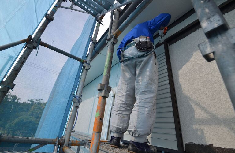 外壁塗装でお家のひび割れ、劣化を防ぎます | 京都府のリフォームなら株式会社タカミ工務店